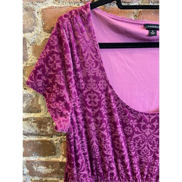 TORRID Magenta Pink/Purple Raise Velvet Floral Print Scoop Neck Cap Sleeve Knee - Picture 4 of 10